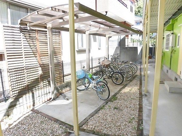 近くのファミリーマート 綾瀬寺尾本町店まで492m(徒歩7分)