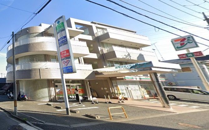 近くのよしい内科・リウマチクリニックまで566m（徒歩8分）