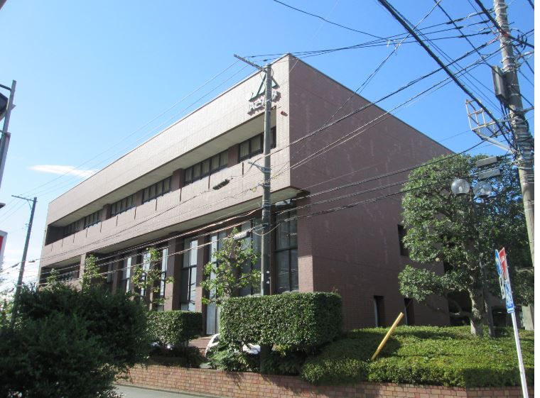 近くのJAさがみ本店まで637m（徒歩8分）