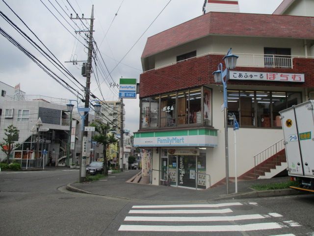 近くのファミリーマート 善行駅東口店まで30m（徒歩1分）