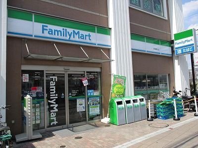 近くのファミリーマート 戸塚駅北店まで637m（徒歩8分）