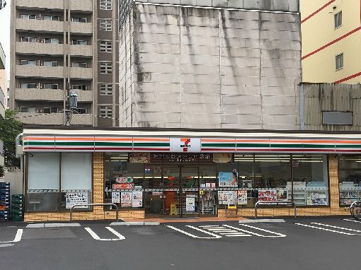 近くのセブンイレブン 平塚明石町店まで286m（徒歩4分）