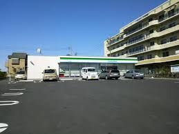 近くのファミリーマート 藤沢稲荷店まで1,380m（徒歩18分）