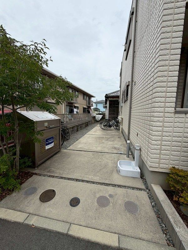 近くの茅ヶ崎南湖郵便局まで481m（徒歩7分）