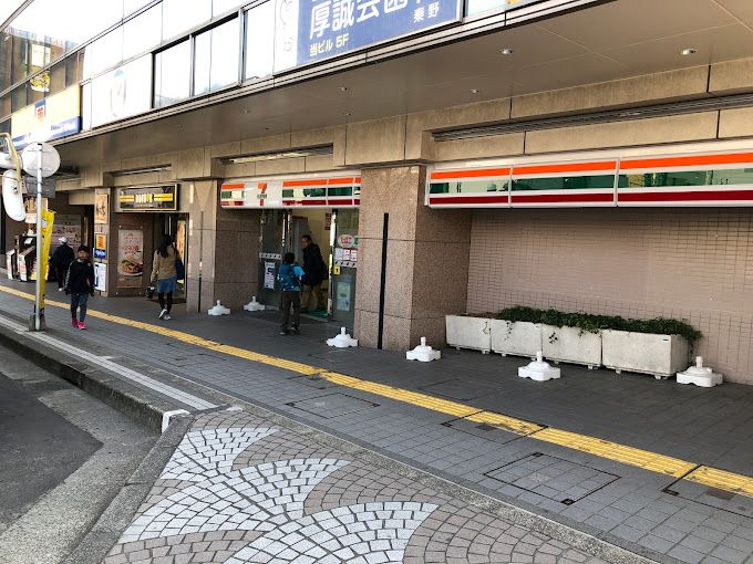 近くのセブンイレブン 秦野駅北口店まで383m（徒歩5分）