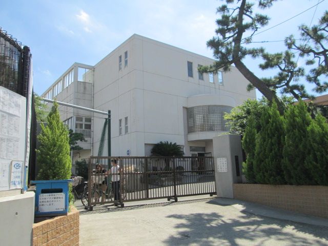 近くの茅ヶ崎市立松浪小学校まで498m(徒歩7分)