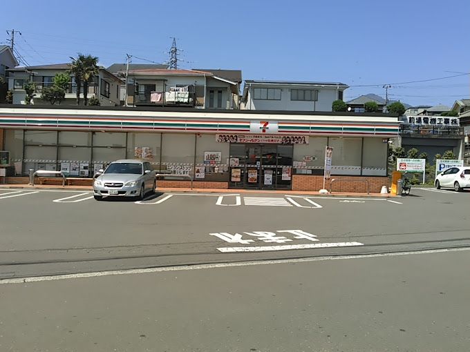 近くのセブンイレブン 秦野曽屋東店まで400m（徒歩5分）