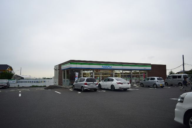 近くのファミリーマート 平塚広川店まで716m（徒歩9分）