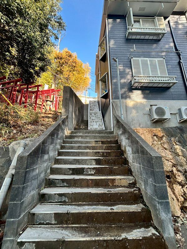 近くのローソン 明治学院大学南門前店まで716m(徒歩9分)