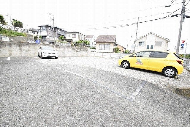 近くのセブンイレブン 伊勢原板戸店まで560m(徒歩7分)