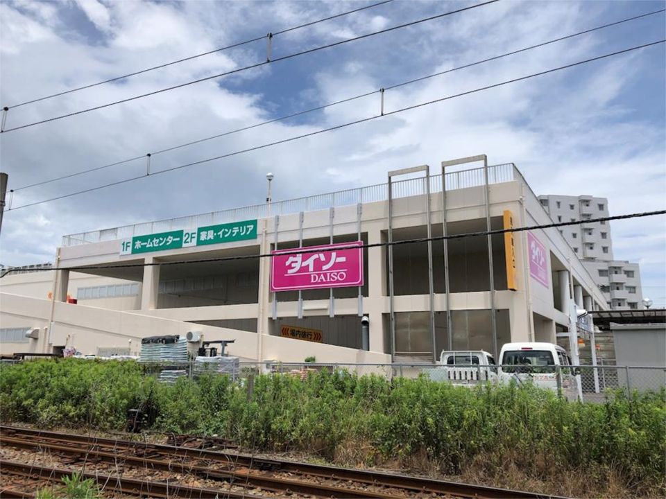 近くのザ・ダイソー 島忠茅ケ崎店まで121m（徒歩2分）