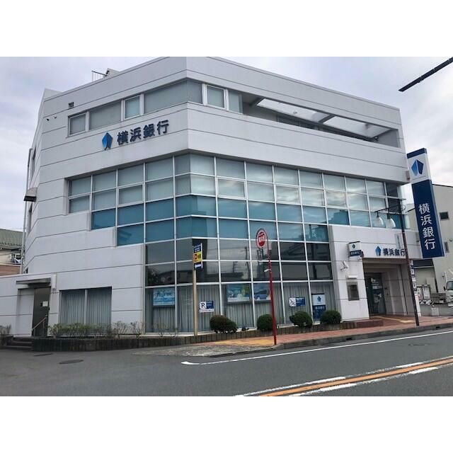 近くの横浜銀行片瀬支店まで765m（徒歩10分）