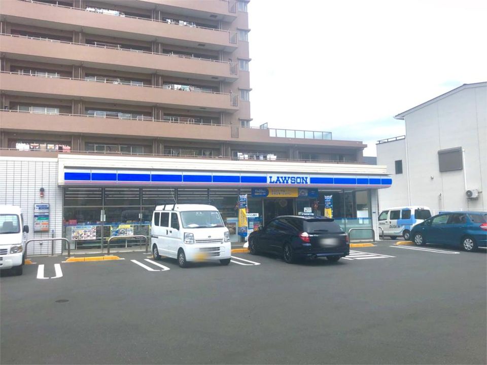 近くのローソン 茅ヶ崎駅幸町店まで464m（徒歩6分）