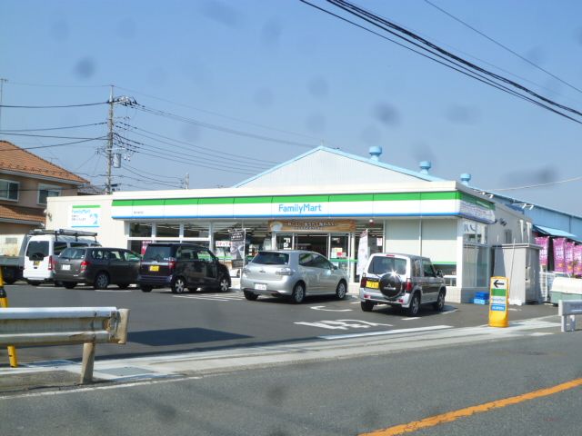 近くのファミリーマート 厚木金田店まで663m（徒歩9分）