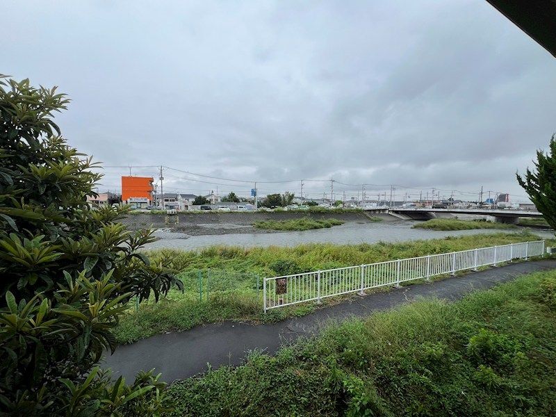 近くのローソン・スリーエフ 平塚広川店まで623m（徒歩8分）
