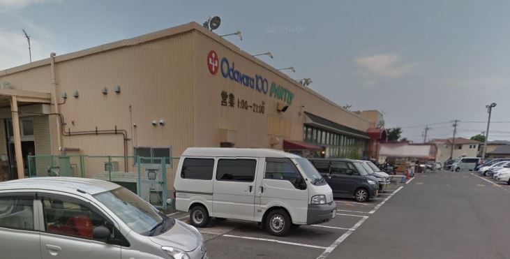 近くの小田原百貨店栢山店まで889m（徒歩12分）