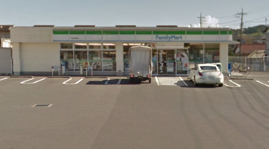 近くのファミリーマート 小田原新屋店まで186m（徒歩3分）