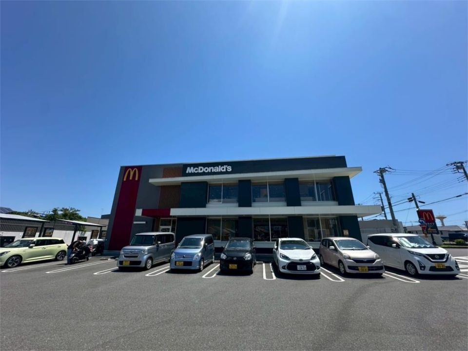 近くのマクドナルド 鶴巻温泉店まで411m（徒歩6分）