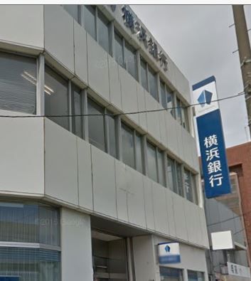 近くの横浜銀行 伊勢原支店まで350m（徒歩5分）