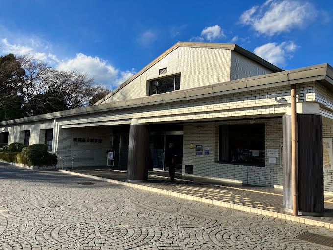 近くの座間市立図書館まで1,105m（徒歩14分）