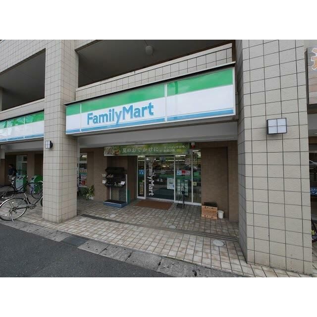 近くのファミリーマート戸塚矢沢店まで624m（徒歩8分）