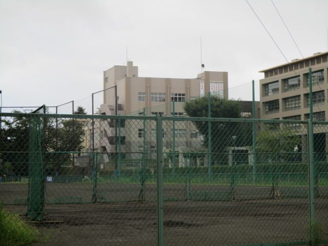 近くの藤沢市立亀井野小学校まで90m(徒歩2分)