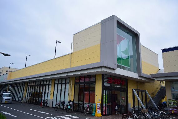 近くのヨークマート 南原店まで493m（徒歩7分）