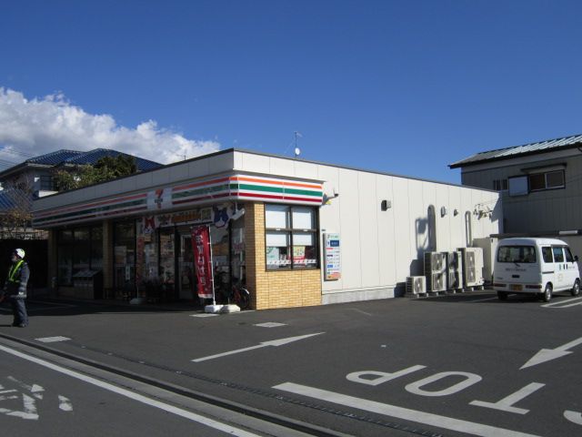 近くのセブンイレブン 秦野曽屋緑下店まで1,373m（徒歩18分）