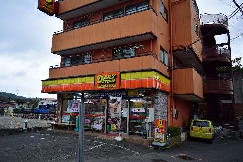 近くのヤマザキデイリーストアー 徳延店まで715m(徒歩9分)