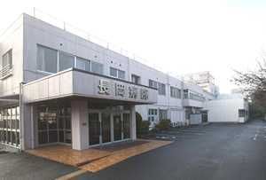 近くの長岡病院まで957m（徒歩12分）