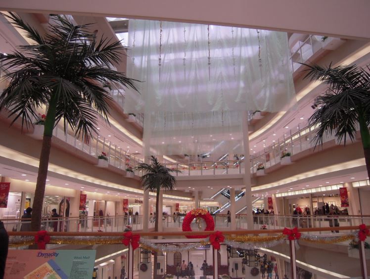 近くのダイナシティイーストまで356m（徒歩5分）