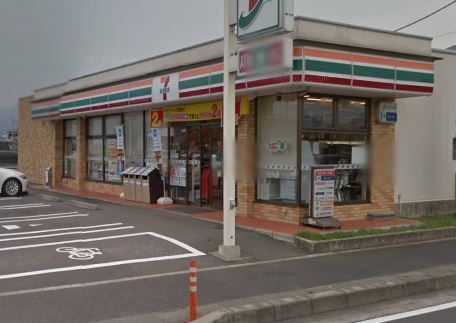 近くのセブンイレブン 開成吉田島店まで461m（徒歩6分）