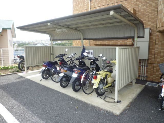 近くのユーコープ ミアクチーナ鶴巻店まで1,262m(徒歩16分)