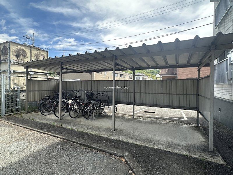 近くの大井金子郵便局まで266m（徒歩4分）