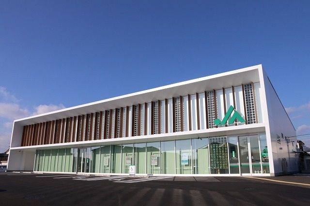 近くのJAはだの西支所まで670m（徒歩9分）