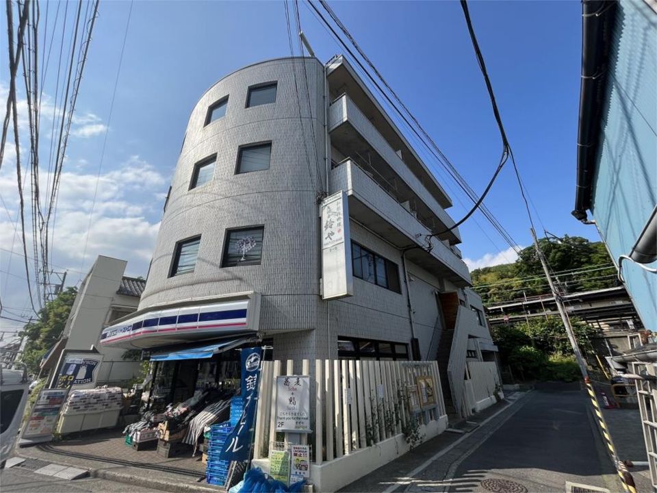 近くのローソン・スリーエフ 北鎌倉店まで596m（徒歩8分）