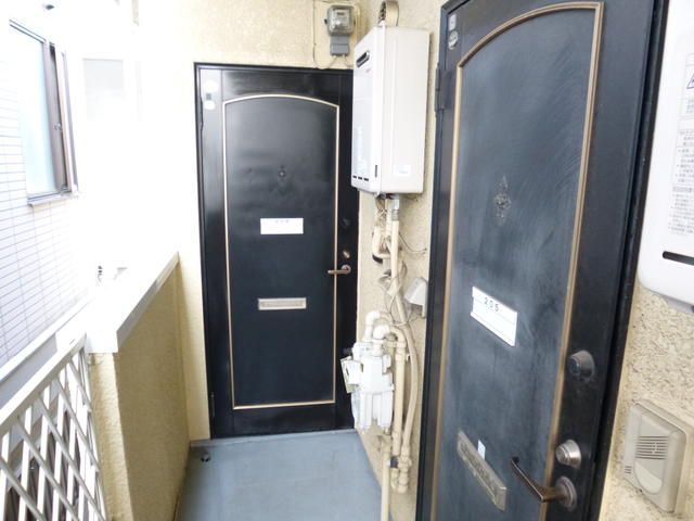 近くのファミリーマート 大和代官二丁目店まで596m（徒歩8分）