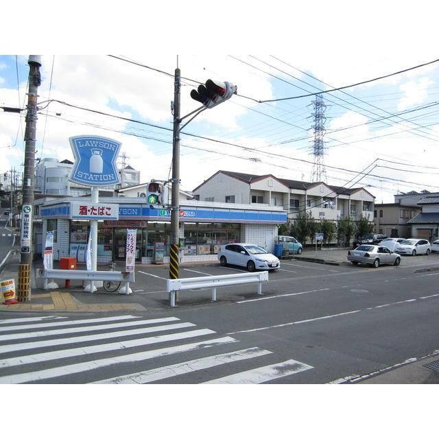 近くのローソン伊勢原千津店まで156m(徒歩2分)