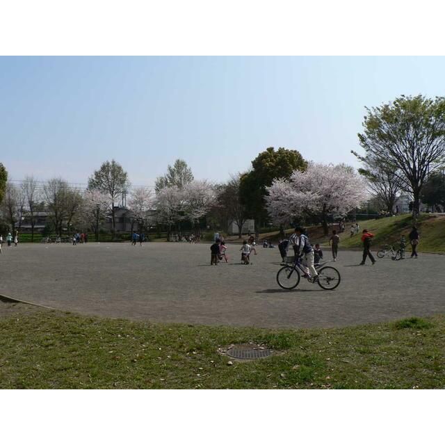 近くの千津ふれあい公園まで674m(徒歩9分)