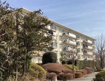 鳶尾団地 弐街区七号棟の外観画像