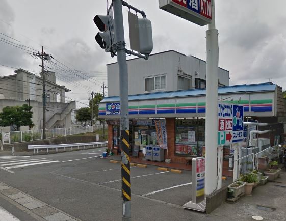 近くのスリーエフ 綾瀬寺尾本町店まで640m（徒歩8分）