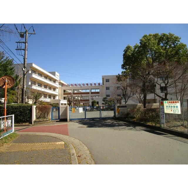 近くの秦野市立渋沢中学校まで979m（徒歩13分）