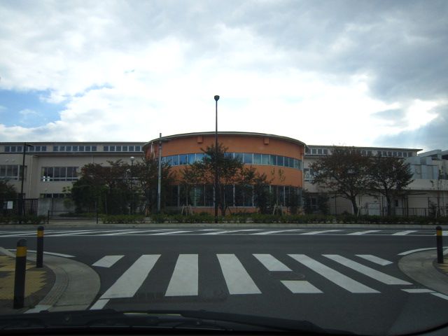 近くの開成町立開成南小学校まで555m(徒歩7分)