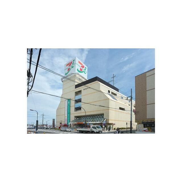 近くのイトーヨーカドー伊勢原店まで814m（徒歩11分）