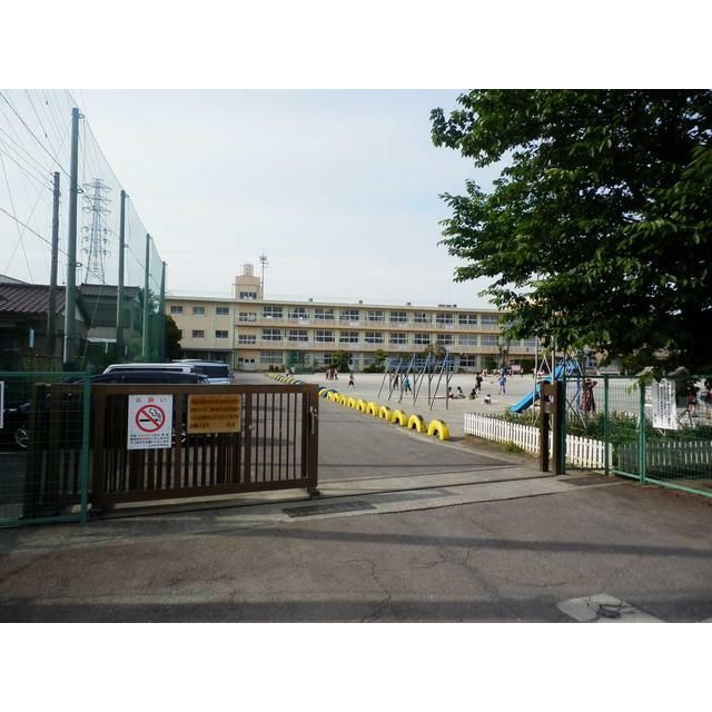 近くの市立桜井小学校まで977m(徒歩13分)