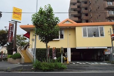 近くのデニーズ平塚見附店まで568m（徒歩8分）