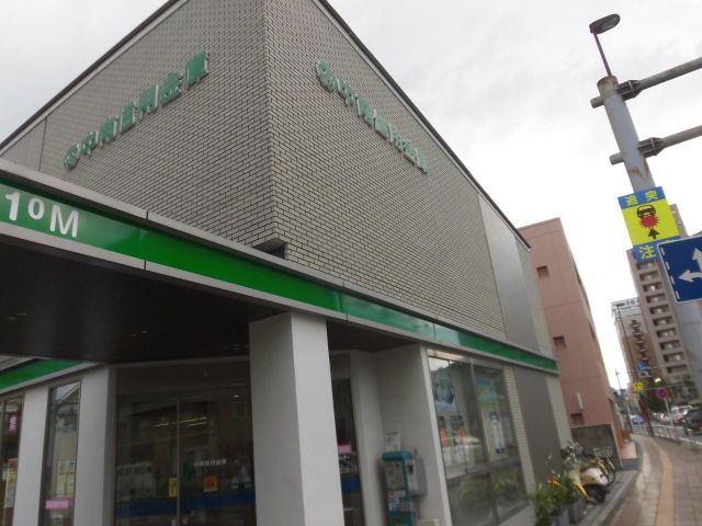 近くの中南信用金庫茅ケ崎支店まで296m（徒歩4分）