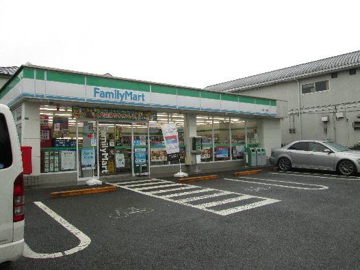 近くのファミリーマート 綾瀬上土棚店まで974m（徒歩13分）