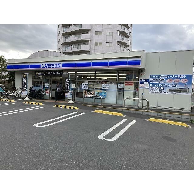 近くのローソン片瀬海岸一丁目店まで25m（徒歩1分）