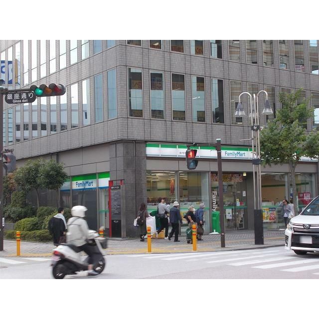 近くのファミリーマート藤沢駅北口店まで496m（徒歩7分）